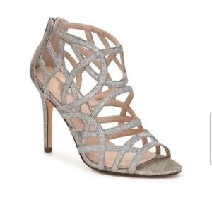 Nina women’s silver sparkly Megara Sandal Size 8